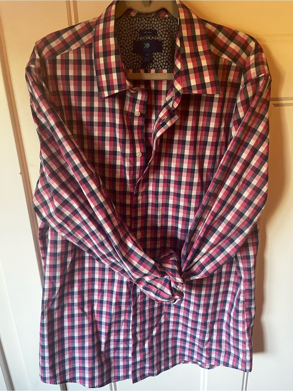 Egara Men's Pink & Navy Plaid Button-Down Shirt